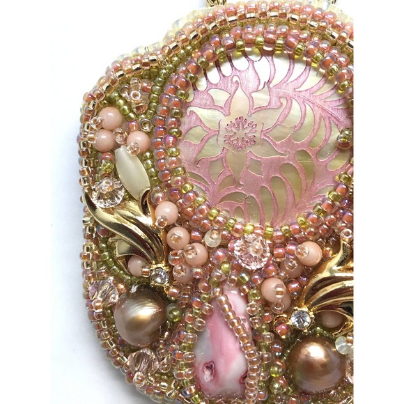 Beaded Necklace. Pink butterfly Mother of Pearl OOAK Hand Made - Picture 4 of 10